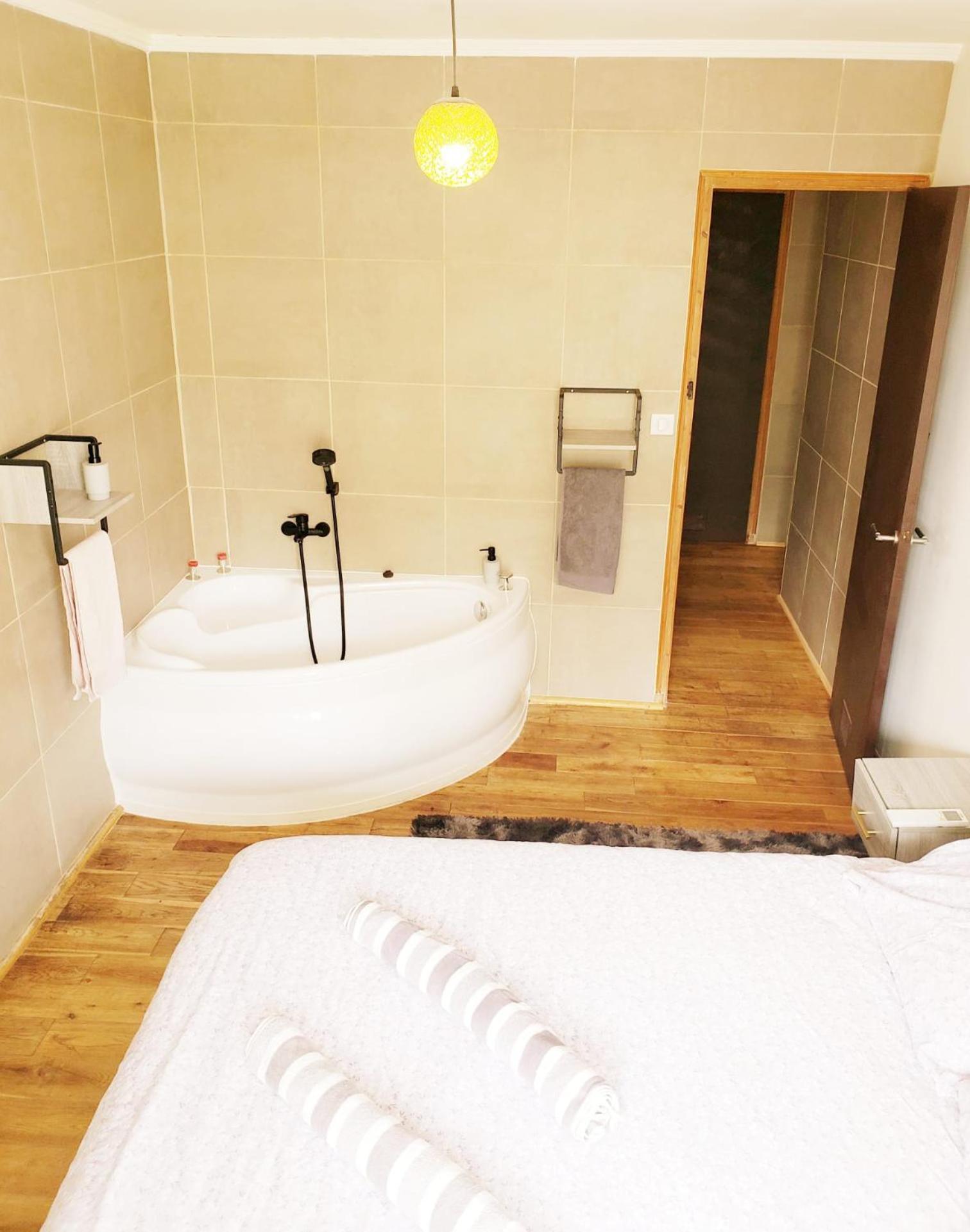 Suite From 1 To 6 - Bathtubs In Rooms - Air Conditioned Residential Appartement - Self-Arrival - Wifi - Netflix Disney - Kitchen - Laundry - Parking Avignon Extérieur photo