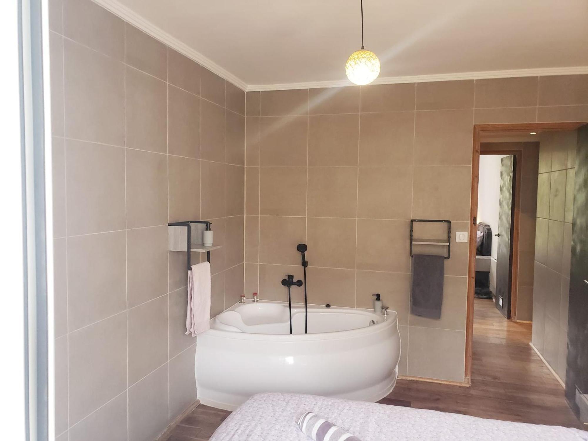 Suite From 1 To 6 - Bathtubs In Rooms - Air Conditioned Residential Appartement - Self-Arrival - Wifi - Netflix Disney - Kitchen - Laundry - Parking Avignon Extérieur photo