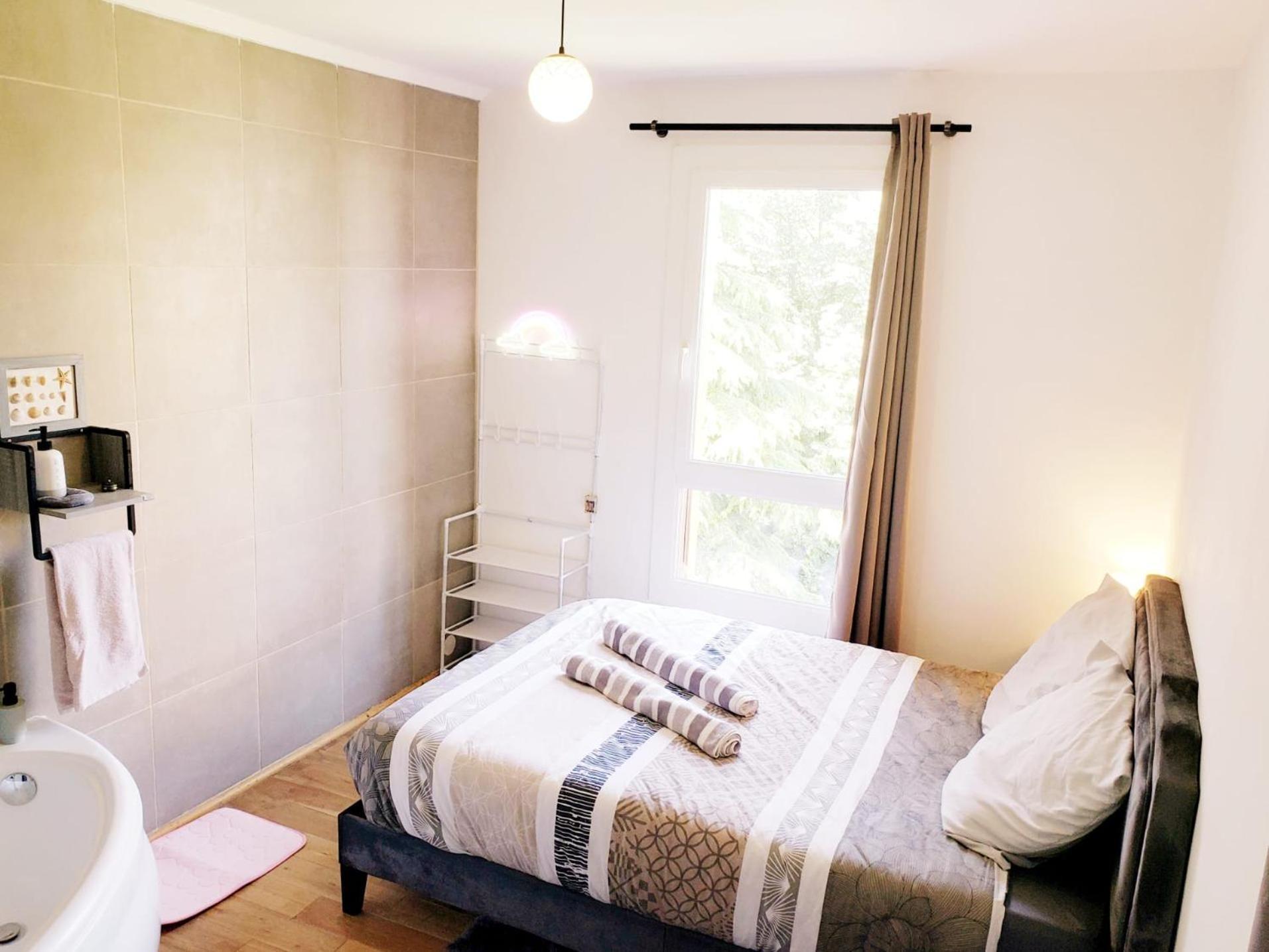 Air Conditioned Residential Suite From 1 To 6 - Bathtubs In Rooms - Self-Arrival - Wifi - Laundry - Parking Avignon Extérieur photo